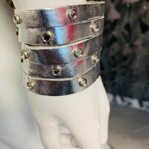 Women’s silver metallic bracelet with stones